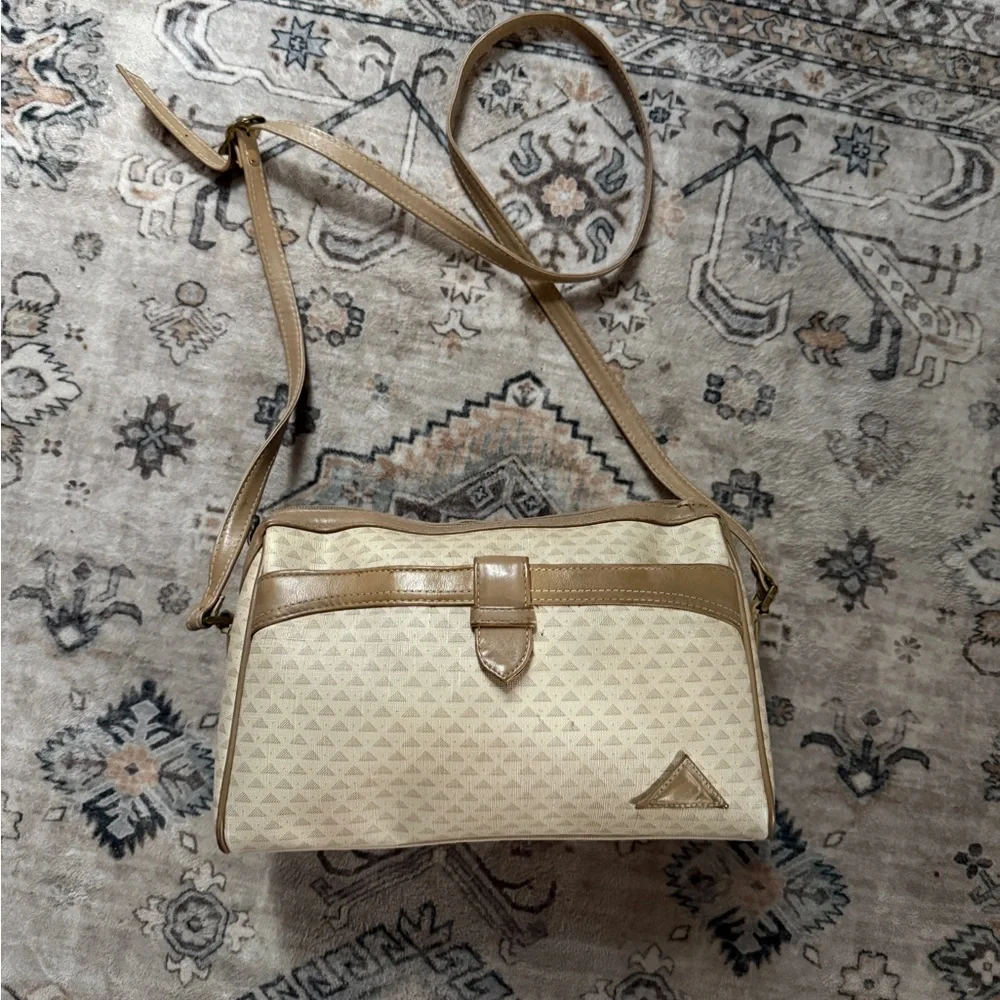 Vintage 1984 Liz Claiborne Crossbody Bag - Tan Triangle Print - Leather Trim
